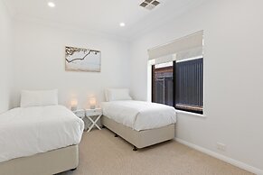 Quiet 2-bed Retreat With Private Courtyard