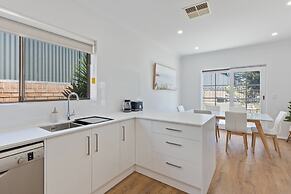 Quiet 2-bed Retreat With Private Courtyard