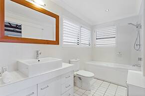 Beachfront 3-bed With Private Pool & Fireplace