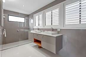 Beachfront 3-bed With Private Pool & Fireplace