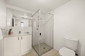 South Brisbane 2BR Apt With Gym & Sauna Access