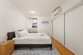 South Brisbane 2BR Apt With Gym & Sauna Access