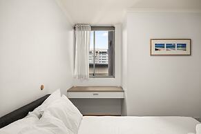 South Brisbane 2BR Apt With Gym & Sauna Access