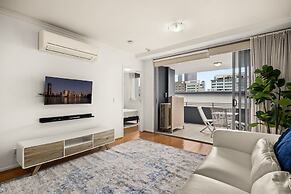 South Brisbane 2BR Apt With Gym & Sauna Access