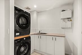South Brisbane 2BR Apt With Gym & Sauna Access