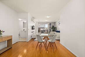 South Brisbane 2BR Apt With Gym & Sauna Access