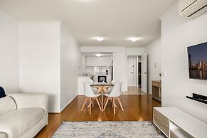 South Brisbane 2BR Apt With Gym & Sauna Access