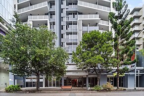 South Brisbane 2BR Apt With Gym & Sauna Access