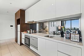 Pristine 2-bed Central Apartment With City Views