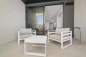 Chic Ground-floor Studio Near Local Cafes