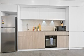 Chic Ground-floor Studio Near Local Cafes