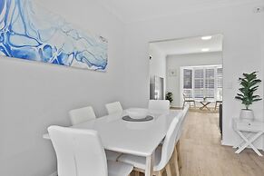 Beachside 3-bed Retreat With BBQ & Garage