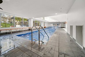 Glorious Central Canberra 1-bed With Pool & Sauna