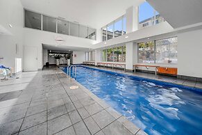 Glorious Central Canberra 1-bed With Pool & Sauna