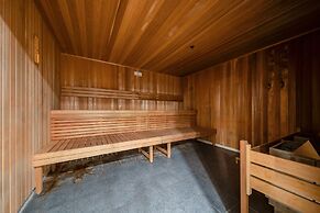 Glorious Central Canberra 1-bed With Pool & Sauna
