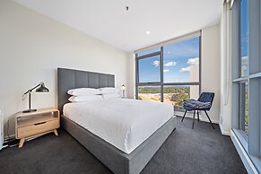 Glorious Central Canberra 1-bed With Pool & Sauna