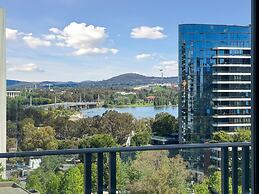 Glorious Central Canberra 1-bed With Pool & Sauna