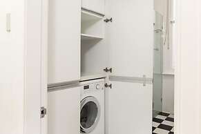 Ravenscourt's Studio Apartment Close to Everything