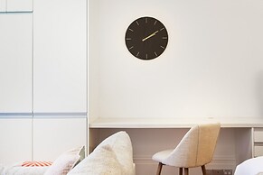 Ravenscourt's Studio Apartment Close to Everything
