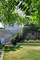 Ravenscourt's Studio Apartment Close to Everything