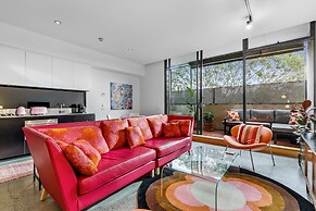 Vibrant 2-bed Apartment Near St Kilda Beach