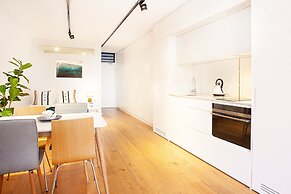 Stylish Studio With Balcony Near Darling Square