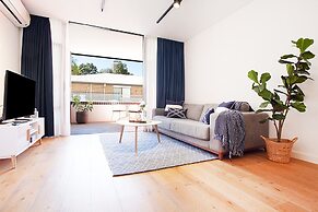 Stylish Studio With Balcony Near Darling Square