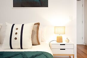 Stylish Studio With Balcony Near Darling Square
