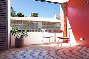 Stylish Studio With Balcony Near Darling Square