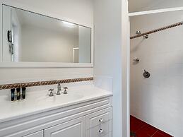 Spacious 4-bed Home With Coastal Charm