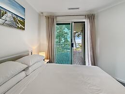 Spacious 4-bed Home With Coastal Charm