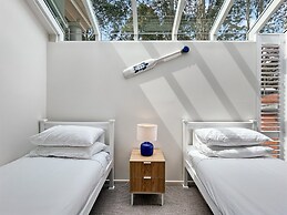 Spacious 4-bed Home With Coastal Charm