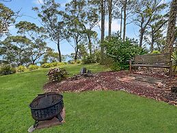 Spacious 4-bed Home With Coastal Charm