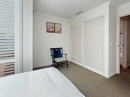 Spacious 4-bed Home With Coastal Charm