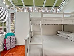 Spacious 4-bed Home With Coastal Charm