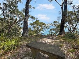 Spacious 4-bed Home With Coastal Charm