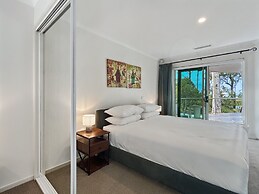 Spacious 4-bed Home With Coastal Charm