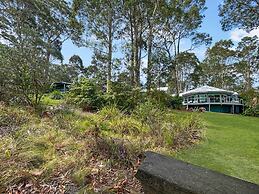 Spacious 4-bed Home With Coastal Charm