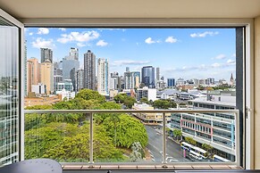 Bright 1-bed With Great Views & Amenities