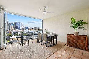 Bright 1-bed With Great Views & Amenities