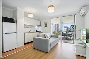 Bright 1-bed With Great Views & Amenities