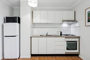Bright 1-bed With Great Views & Amenities