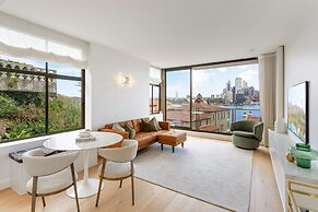 Boutique 2-bed With Stunning Sydney Harbour Views