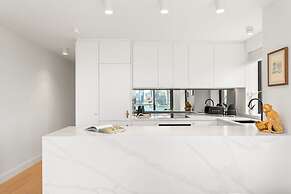 Boutique 2-bed With Stunning Sydney Harbour Views