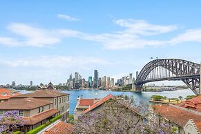 Boutique 2-bed With Stunning Sydney Harbour Views