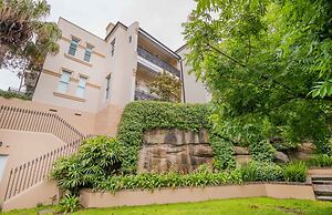 Quiet Glebe Studio Near Parks & Cafes