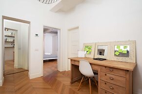 Modern 2BR Apartment in Historic Florence