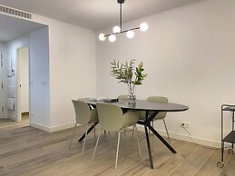 w Bright 2BR w Sunny Terrace in Chueca