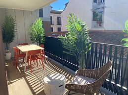 w Stylish 2BR w Sunny Terrace in Chueca