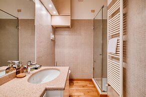 Modern 1 BR Near Gae Aulenti